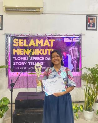 Irena Vitama Juara 1 Lomba "Speech" di Putra Batam 